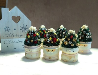 もこもこくつ下に入ったペンギンさんのクリスマスオーナメント